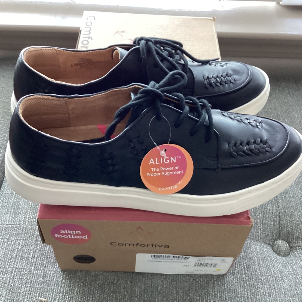 Comfortiva Thayer Apron Toe Sneaker (Women) 8.5M - Picture 3 of 12